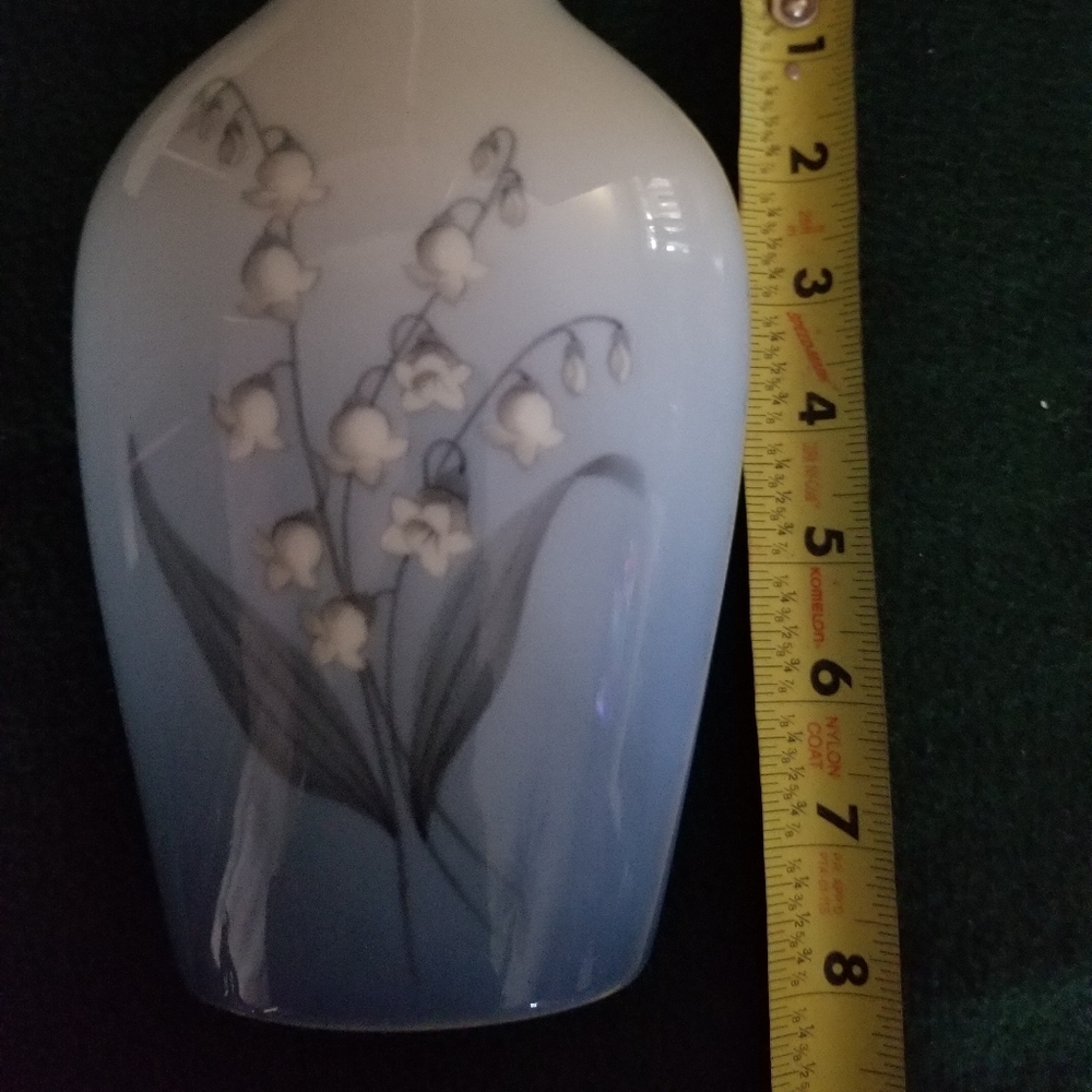Beautiful Vase - Picture 5 of 7